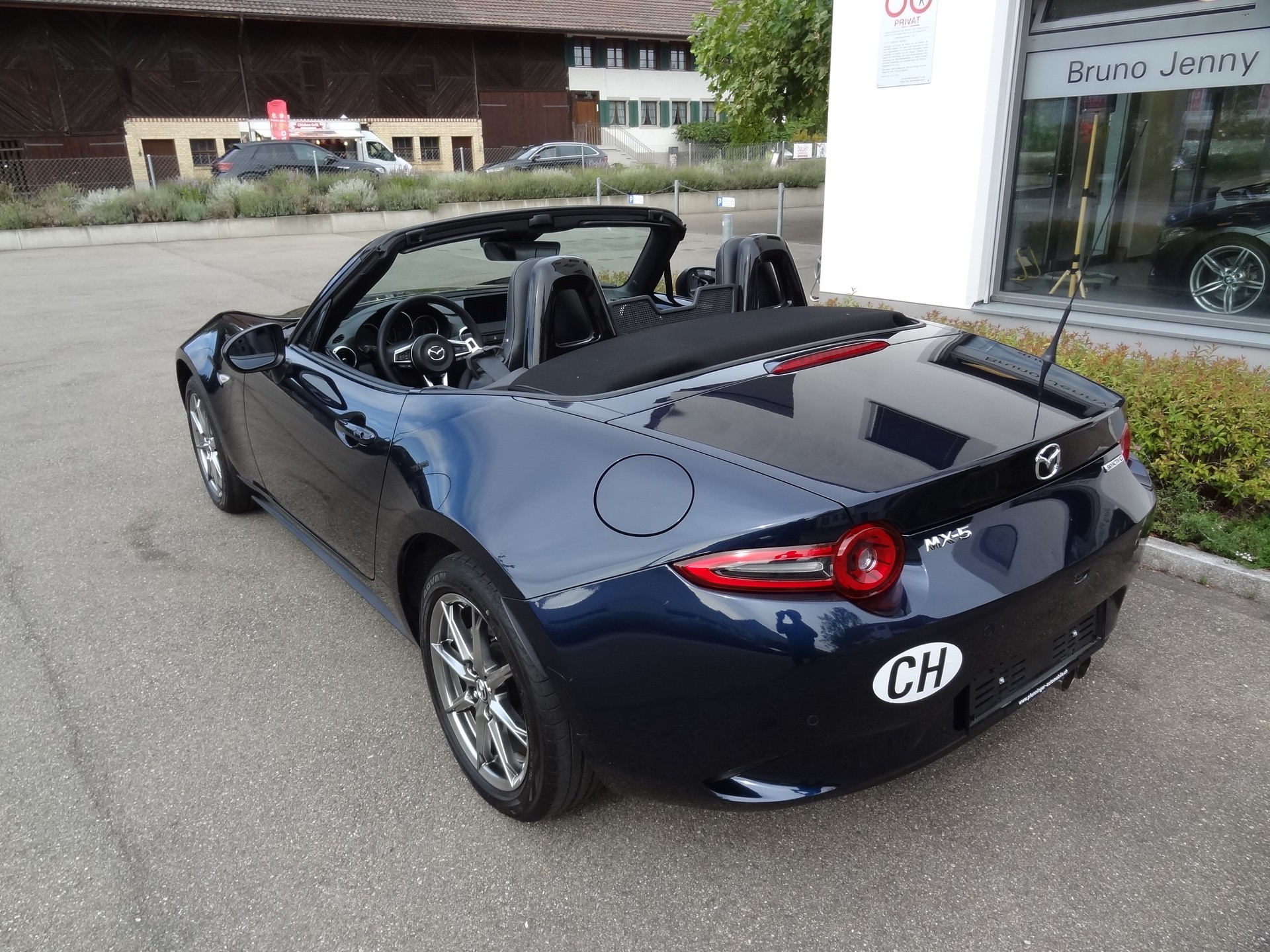 MAZDA MX-5 Skyactiv-G 132 Exclusive-line-image-3