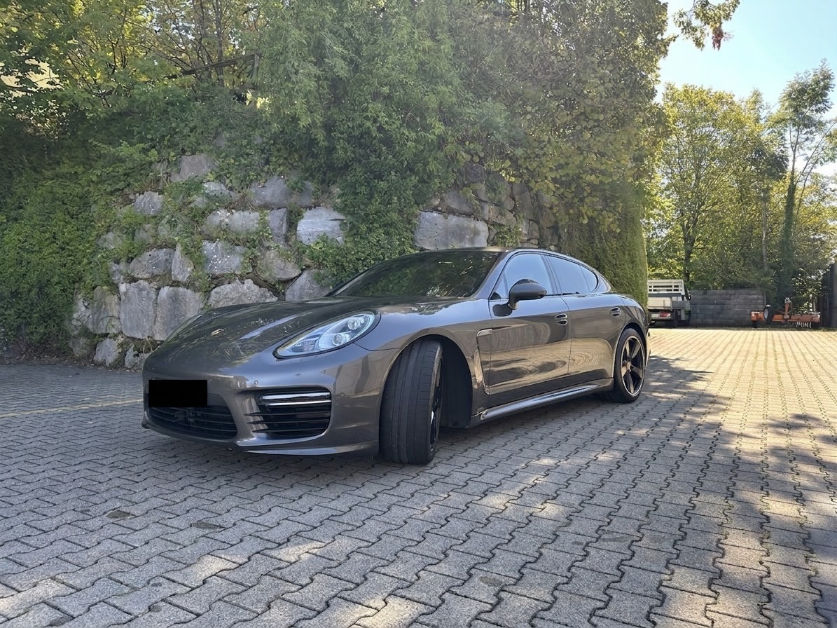 PORSCHE GTS-image-2