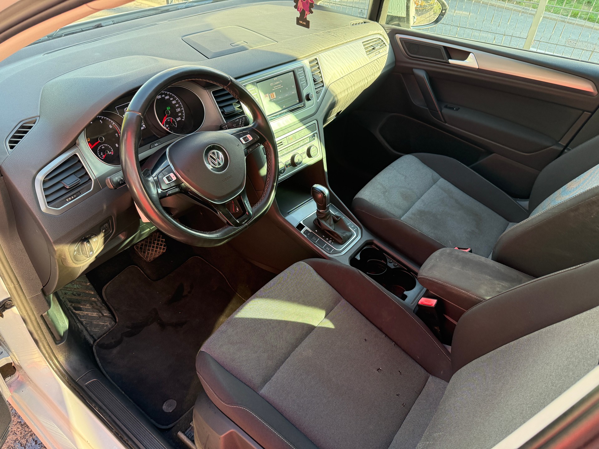 VW Golf Sportsvan 1.2 TSI Family DSG-image-13