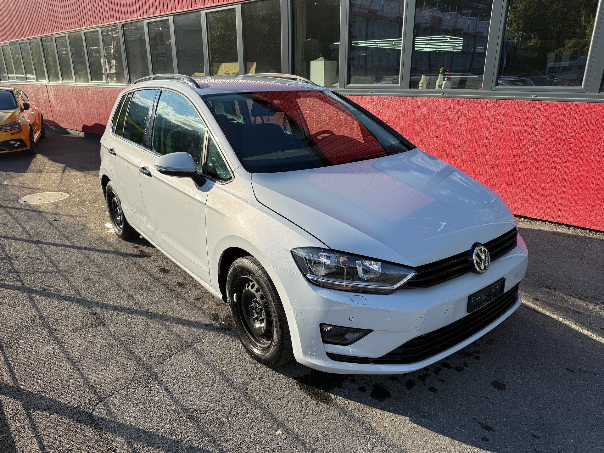 VW Golf Sportsvan 1.2 TSI Family DSG-image-0