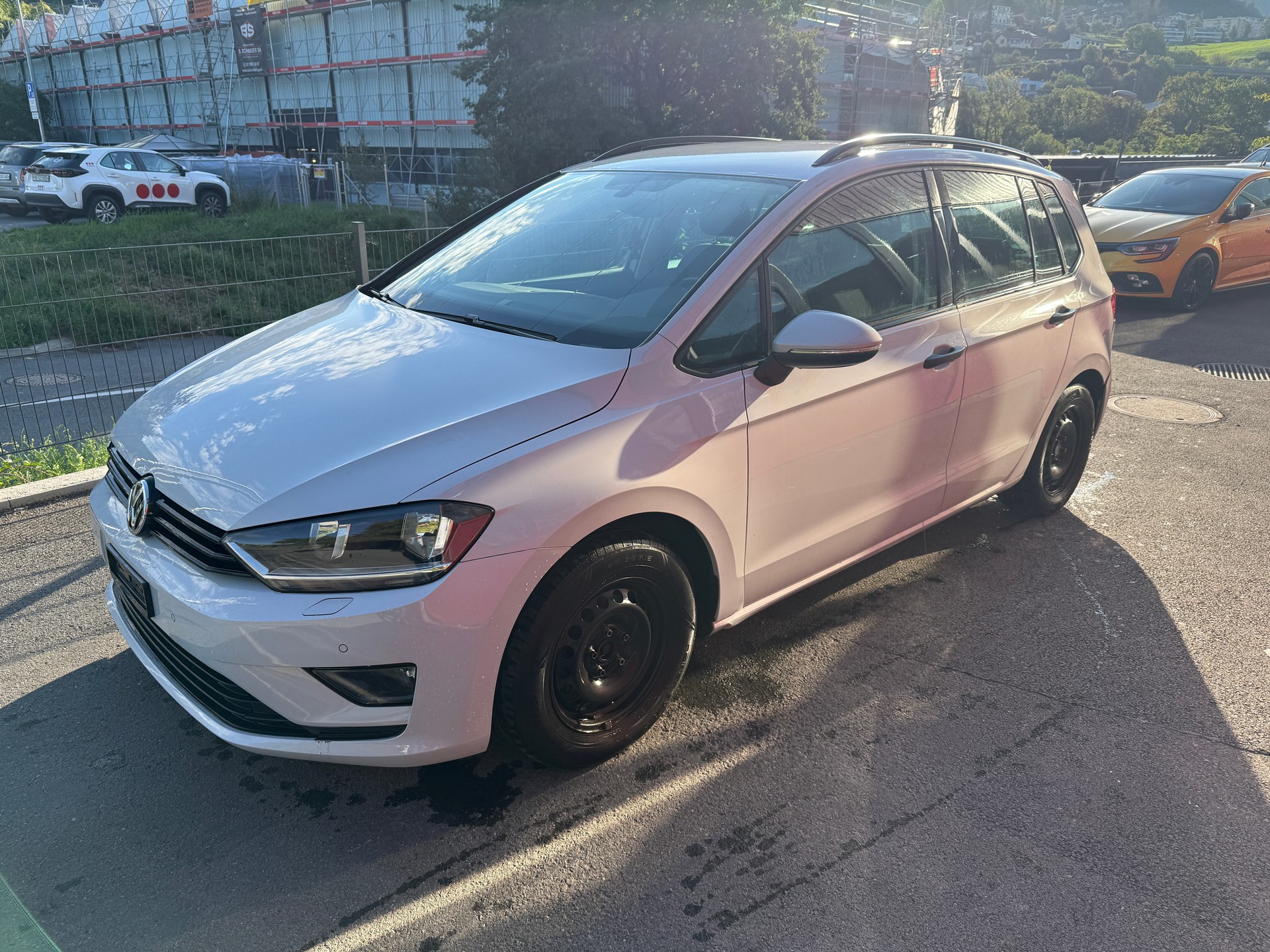 VW Golf Sportsvan 1.2 TSI Family DSG-image-1