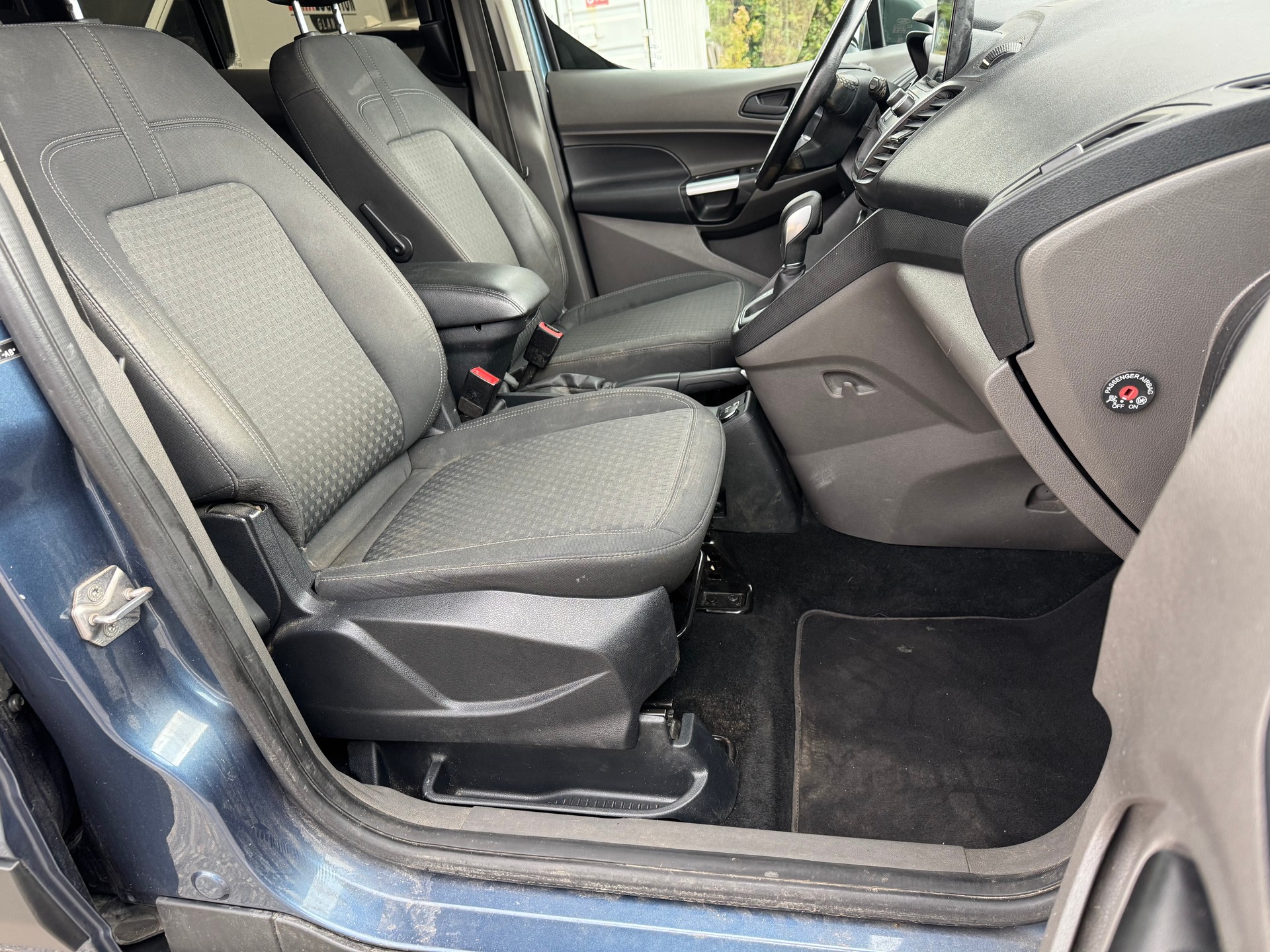 FORD Grand Tourneo Connect 1.5 EcoBlue Trend Automat-image-8