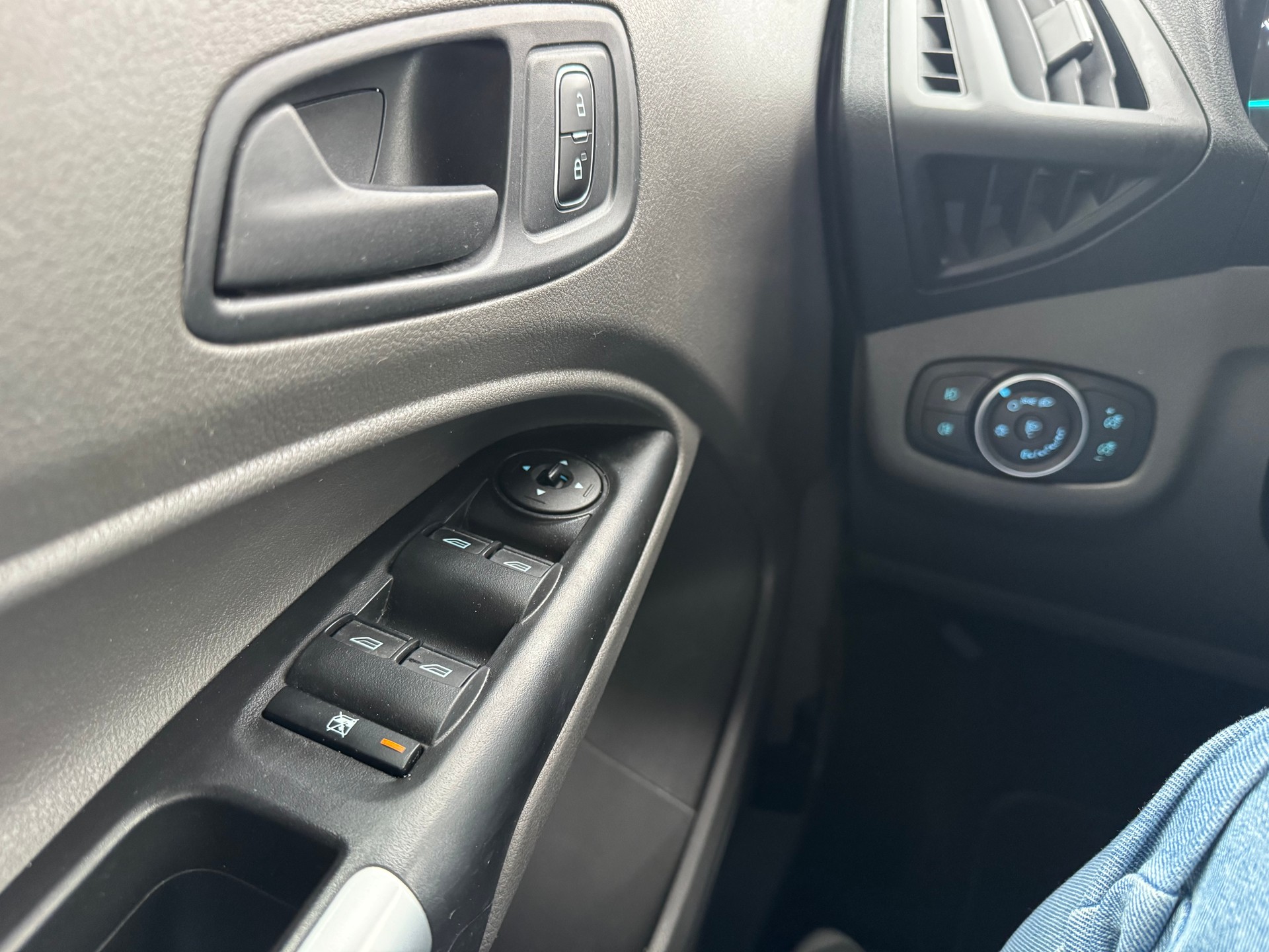 FORD Grand Tourneo Connect 1.5 EcoBlue Trend Automat-image-14