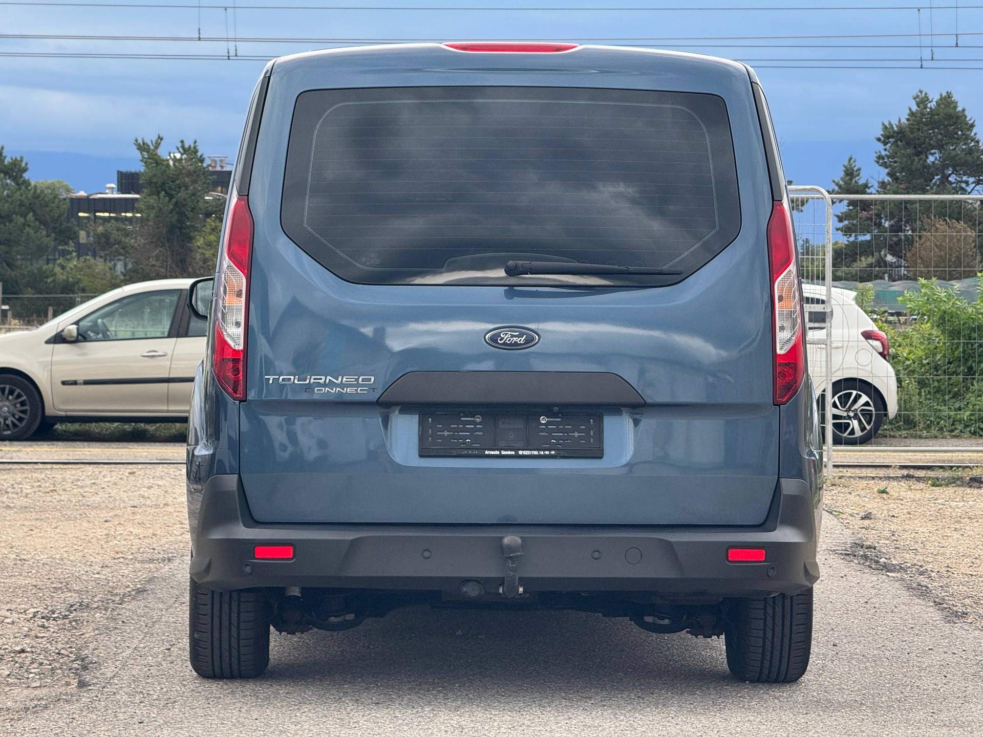 FORD Grand Tourneo Connect 1.5 EcoBlue Trend Automat-image-4