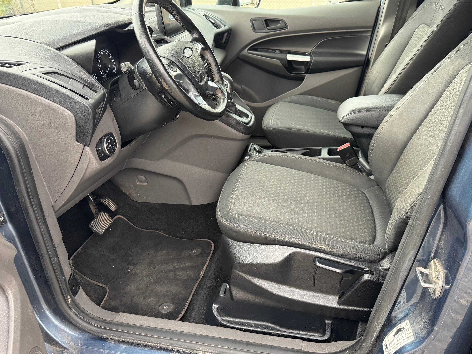 FORD Grand Tourneo Connect 1.5 EcoBlue Trend Automat-image-9