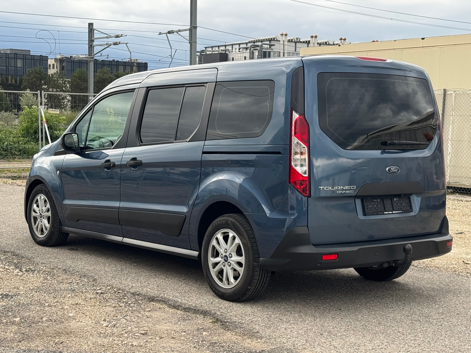 FORD Grand Tourneo Connect 1.5 EcoBlue Trend Automat-image-5
