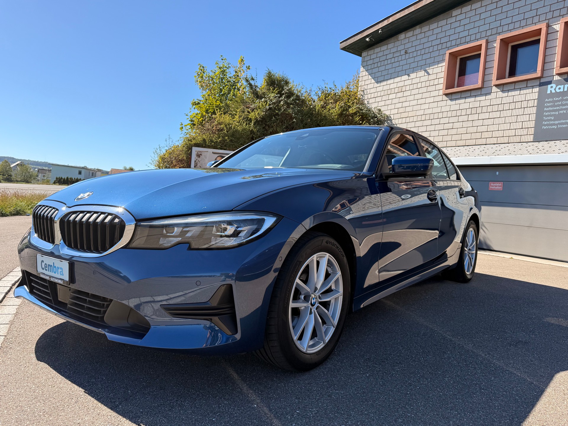 BMW 320d xDrive 48V Steptronic-image-4