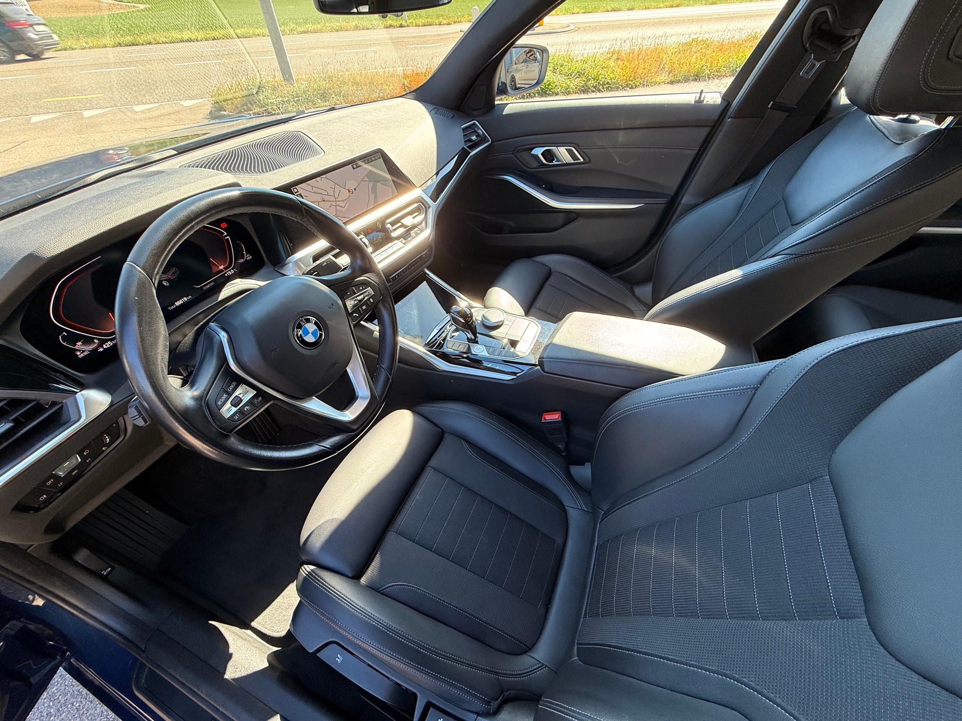 BMW 320d xDrive 48V Steptronic-image-9