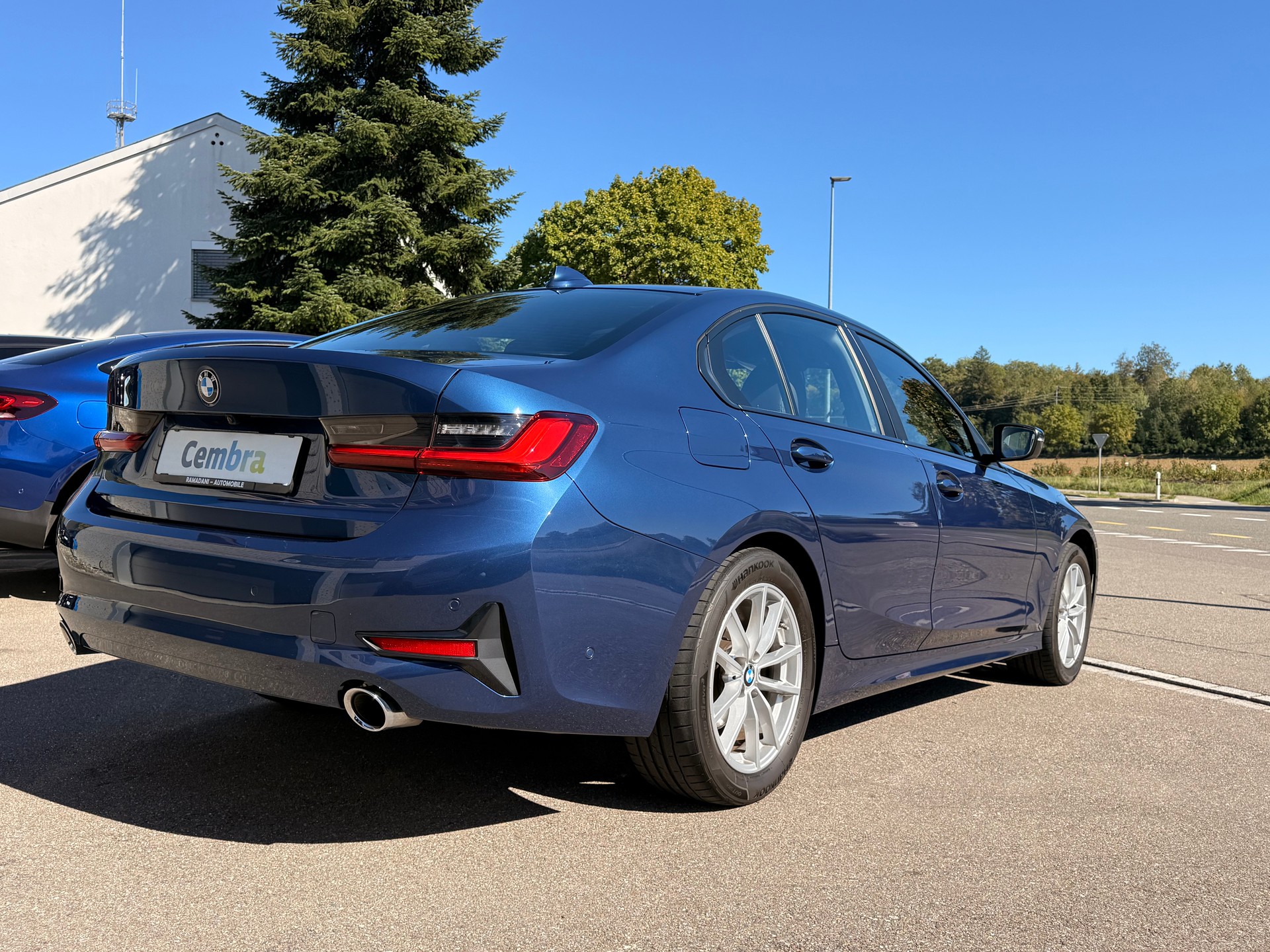 BMW 320d xDrive 48V Steptronic-image-2