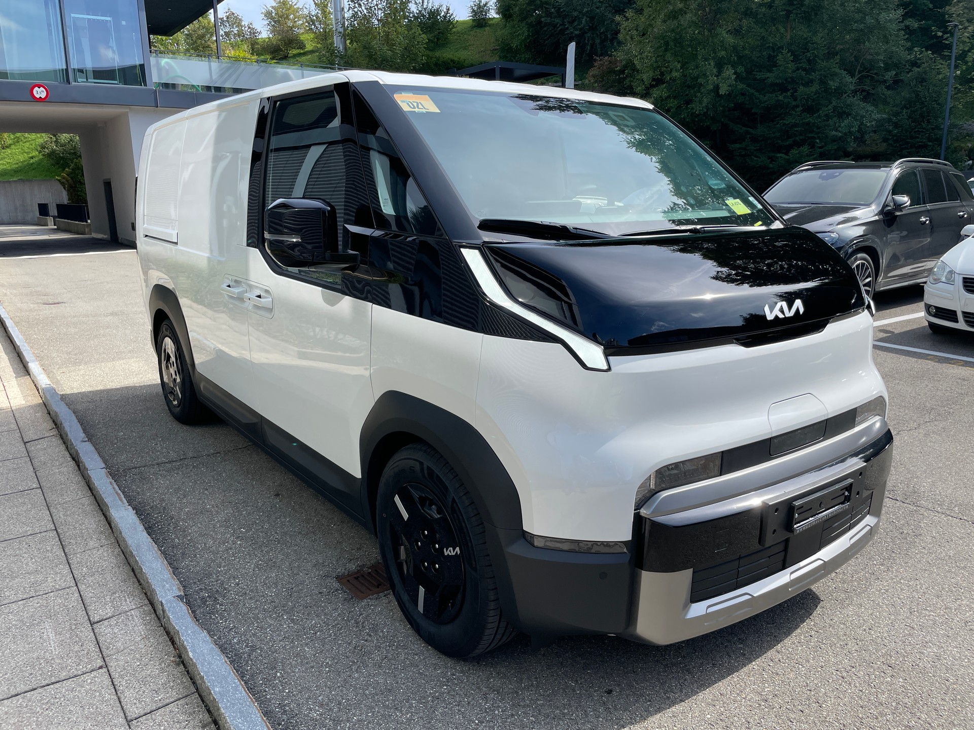 KIA PV5 Cargo 71.2 kWh Plus L2H1 mit 2-Schiebetüren und Wärmepumpe-image-8