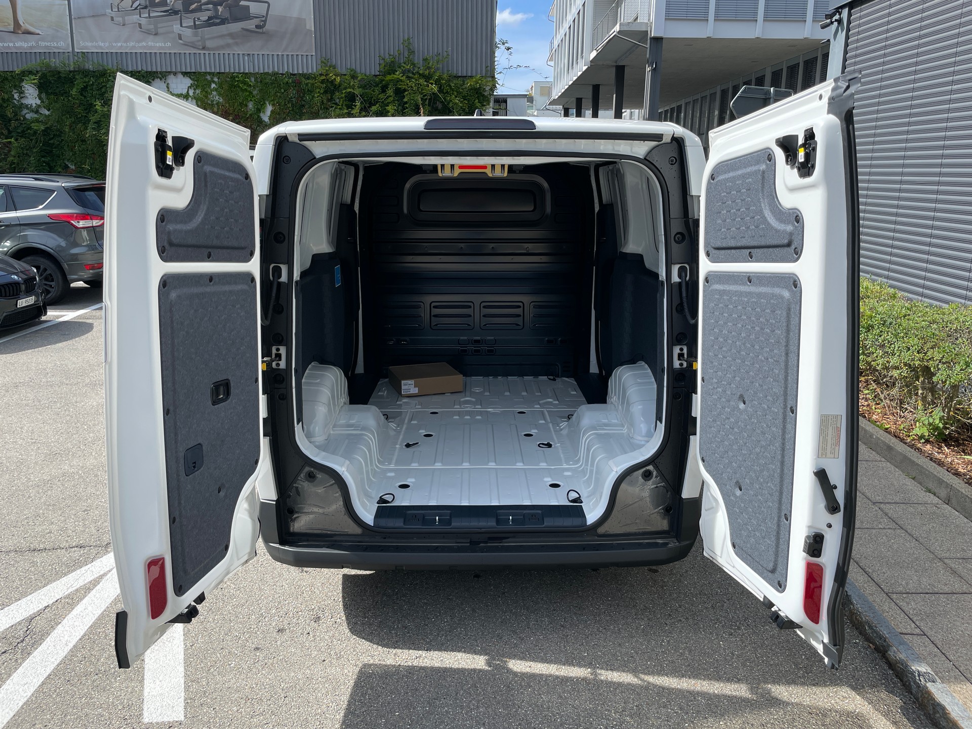 KIA PV5 Cargo 71.2 kWh Plus L2H1 mit 2-Schiebetüren und Wärmepumpe-image-7