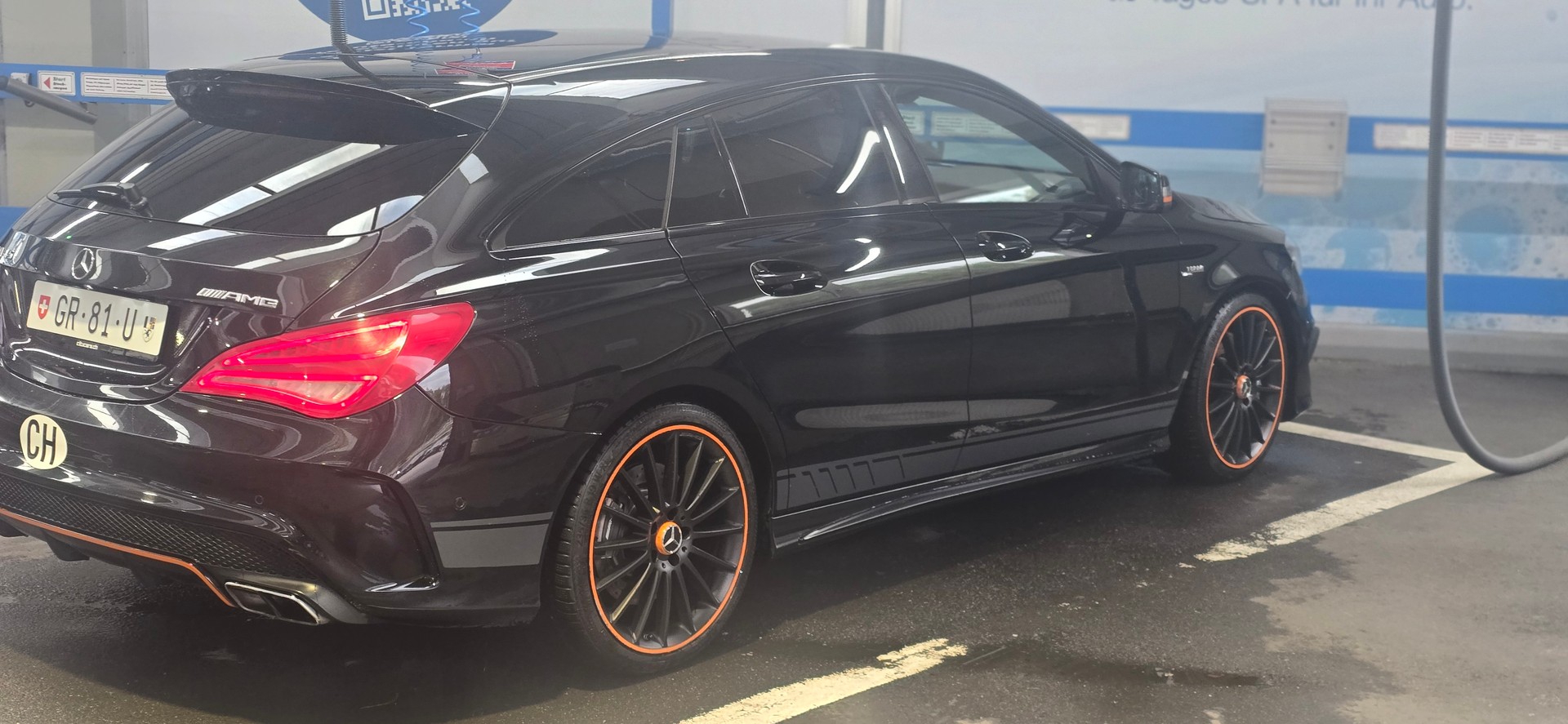 MERCEDES-BENZ CLA Shooting Brake 45 AMG 4Matic Speedshift-image-2