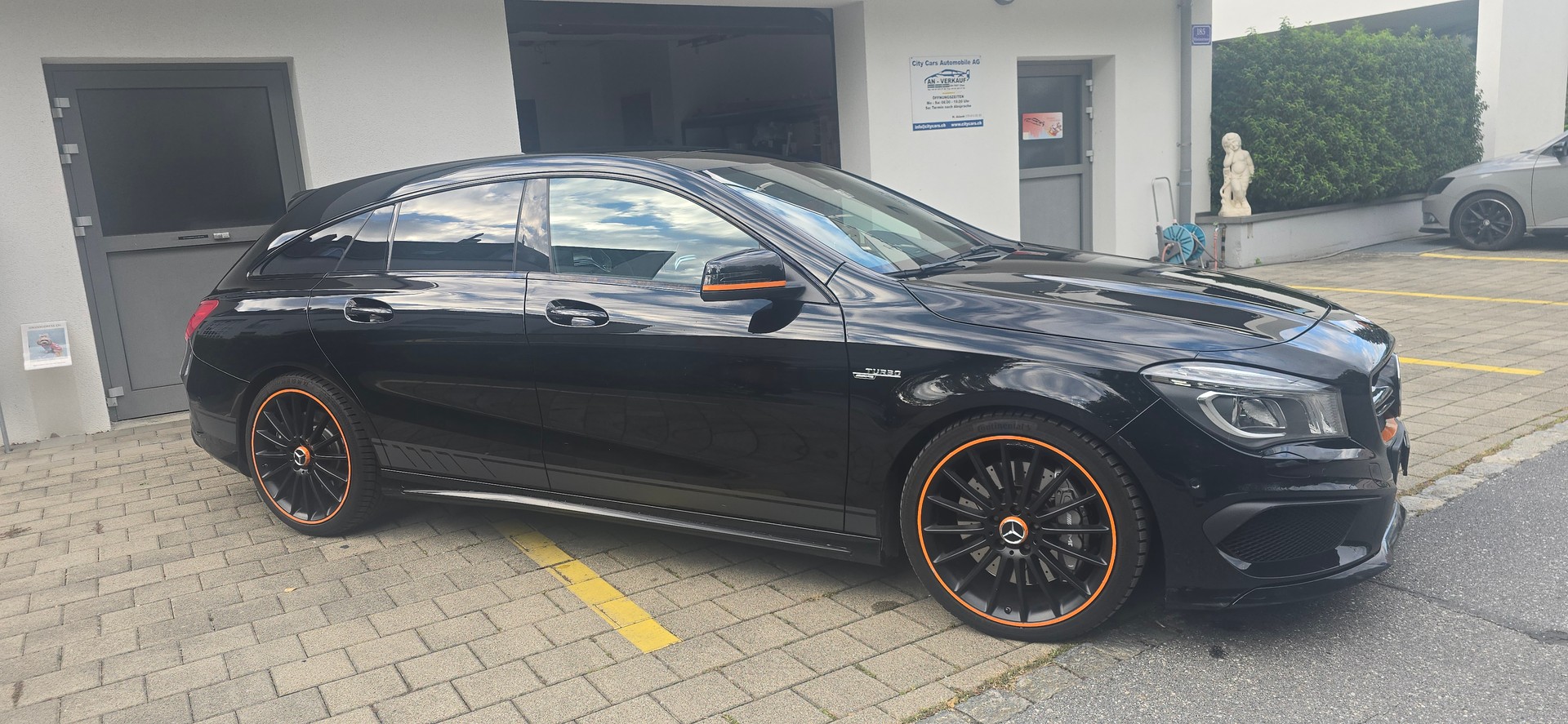 MERCEDES-BENZ CLA Shooting Brake 45 AMG 4Matic Speedshift-image-10