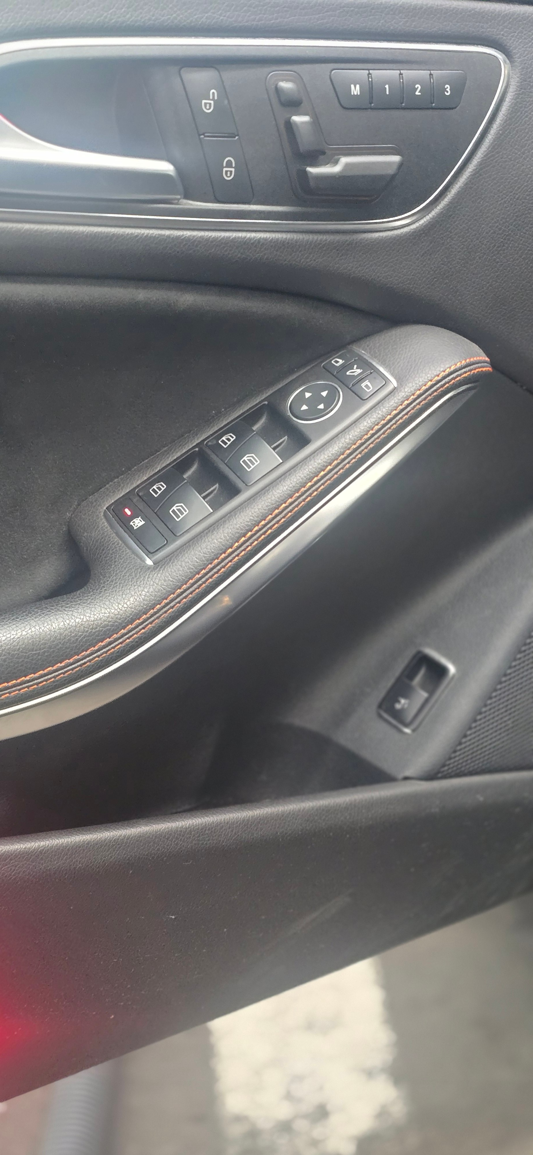 MERCEDES-BENZ CLA Shooting Brake 45 AMG 4Matic Speedshift-image-5