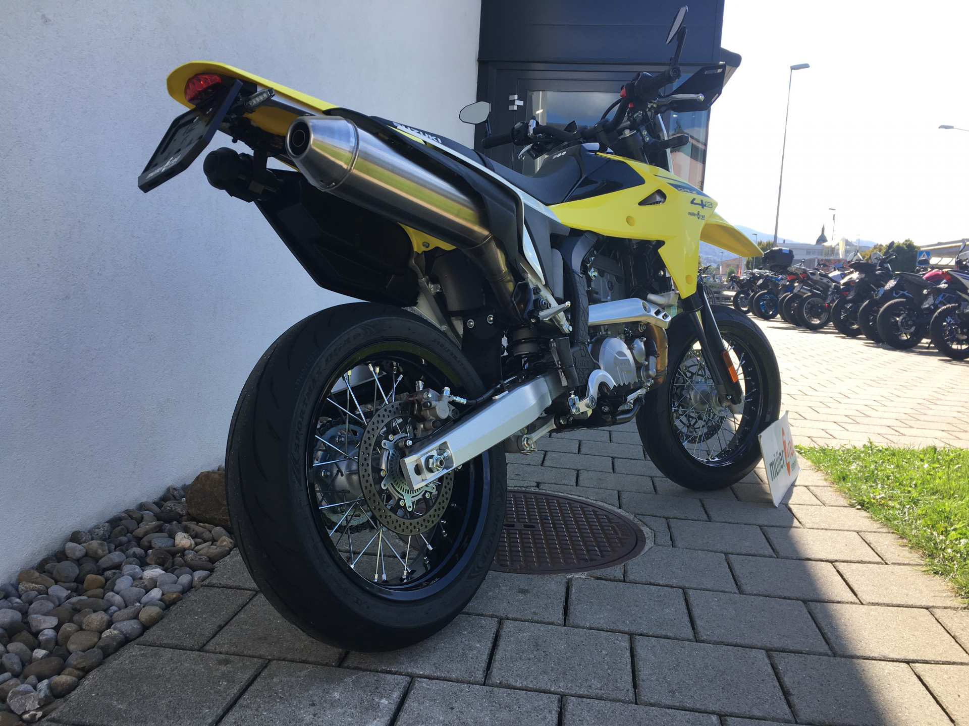 SUZUKI DR-Z4SM-showroom-element-1
