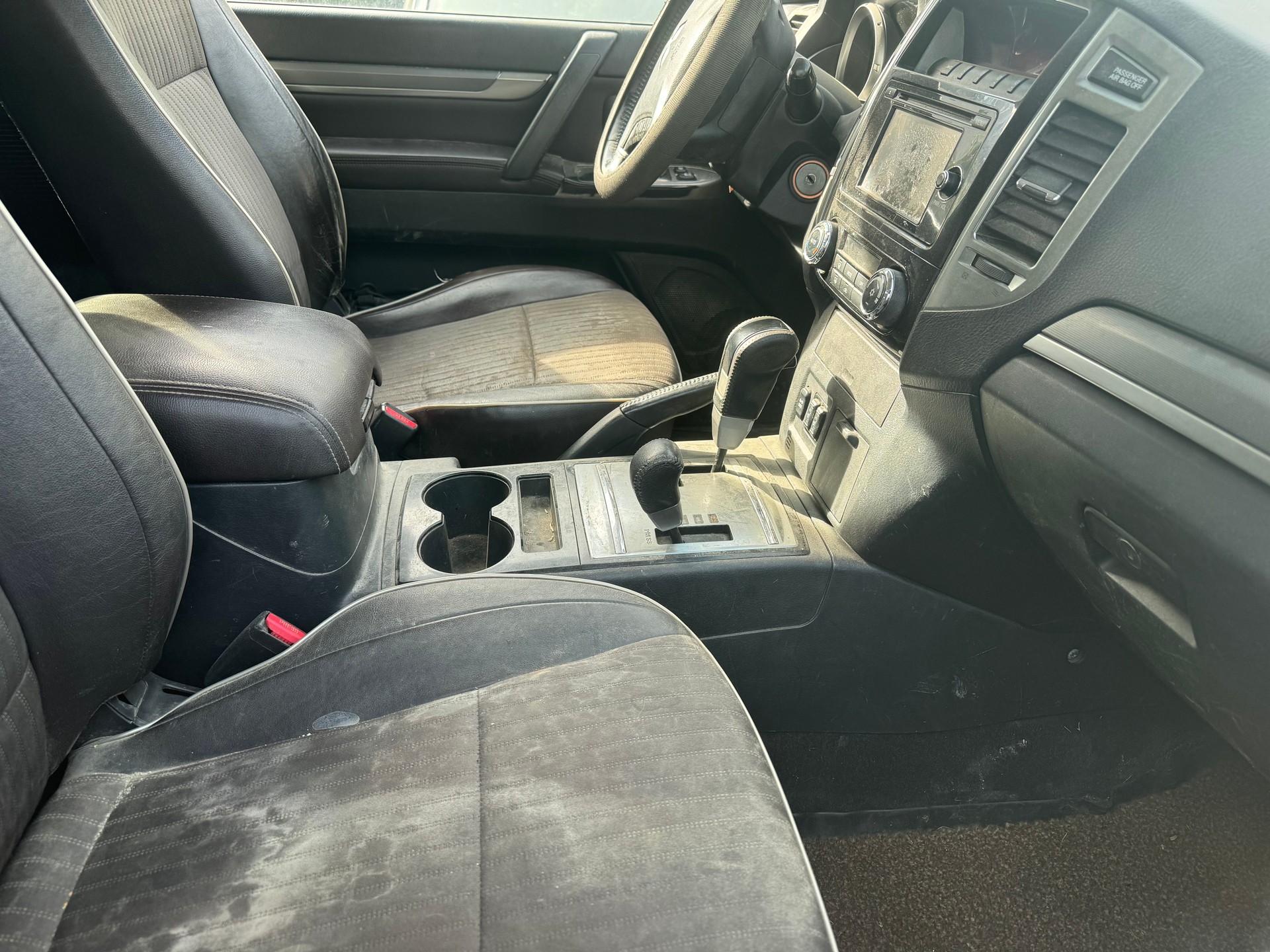 MITSUBISHI Pajero 3.2 DI-D Intense Automatic-image-6