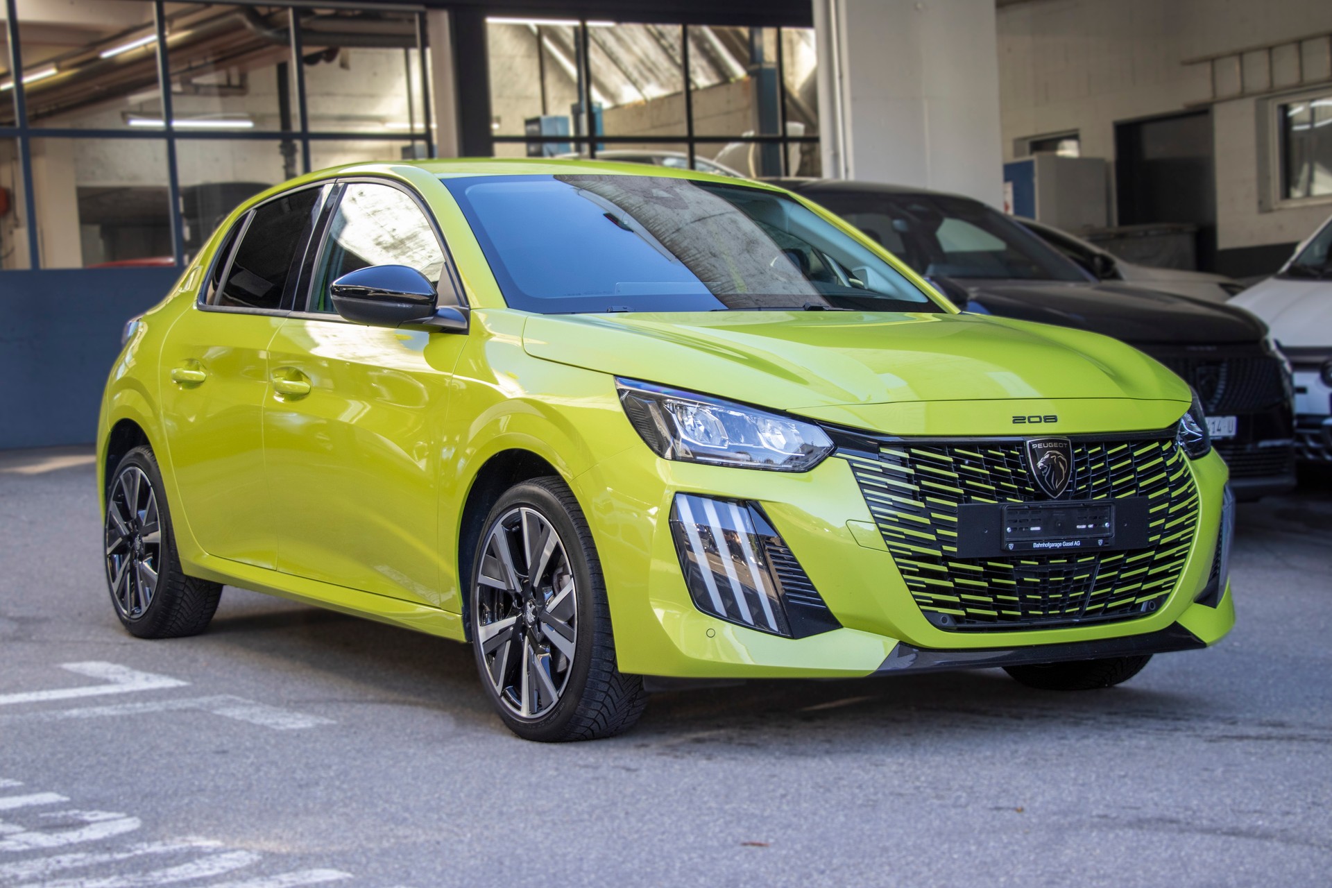 PEUGEOT 208 1.2 MHEV 145 GT Exclusive-image-3