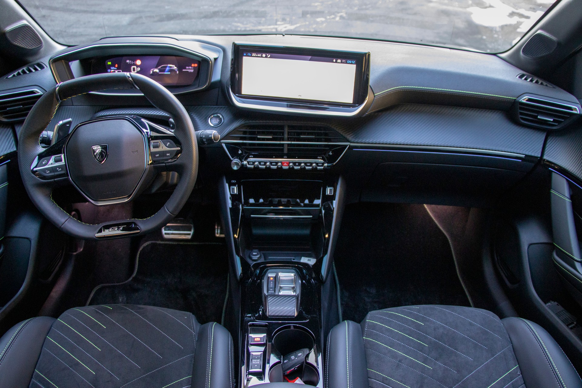 PEUGEOT 208 1.2 MHEV 145 GT Exclusive-image-4
