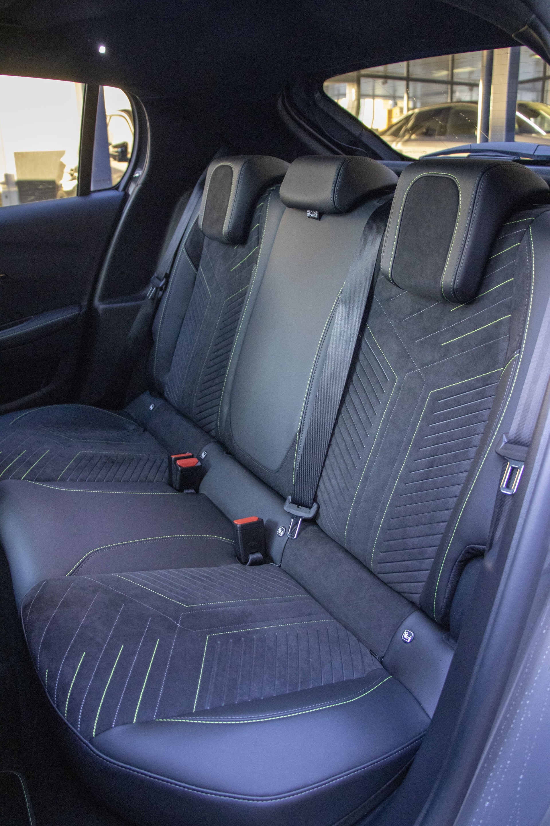 PEUGEOT 208 1.2 MHEV 145 GT Exclusive-image-6