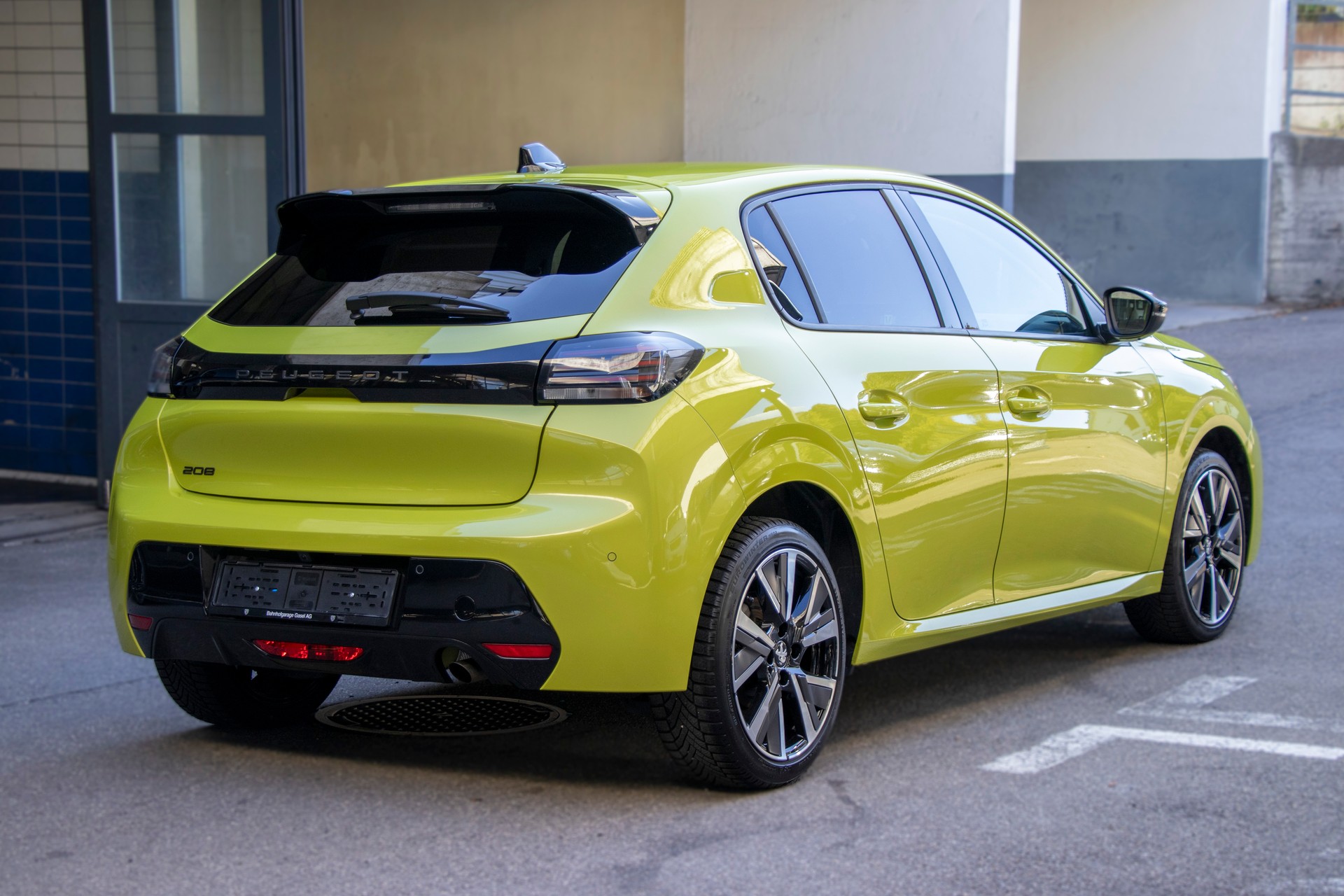 PEUGEOT 208 1.2 MHEV 145 GT Exclusive-image-2