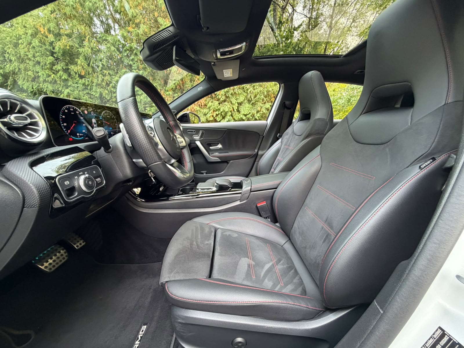 MERCEDES-BENZ A 250e AMG Line 8G-DCT-image-10