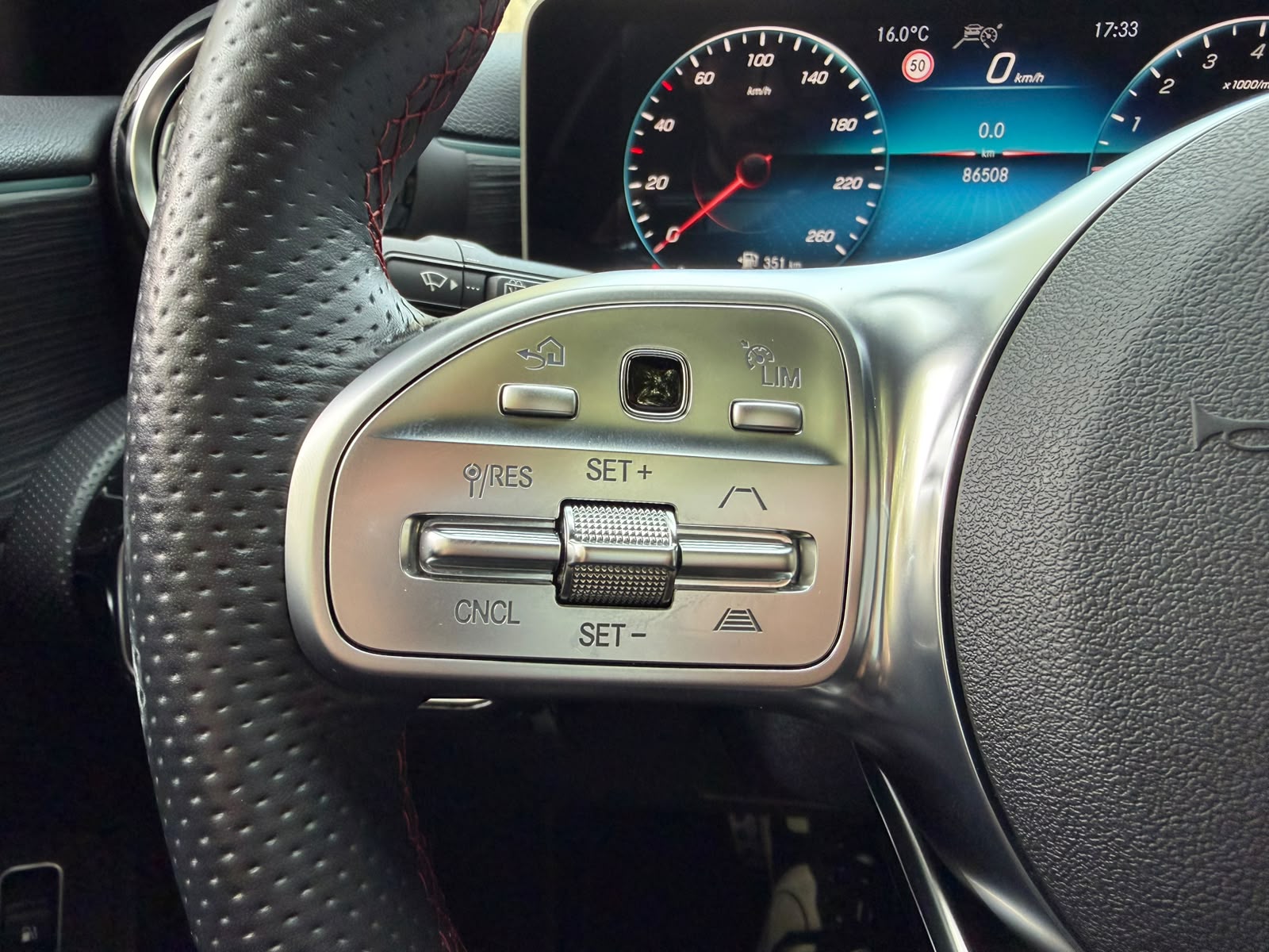 MERCEDES-BENZ A 250e AMG Line 8G-DCT-image-25