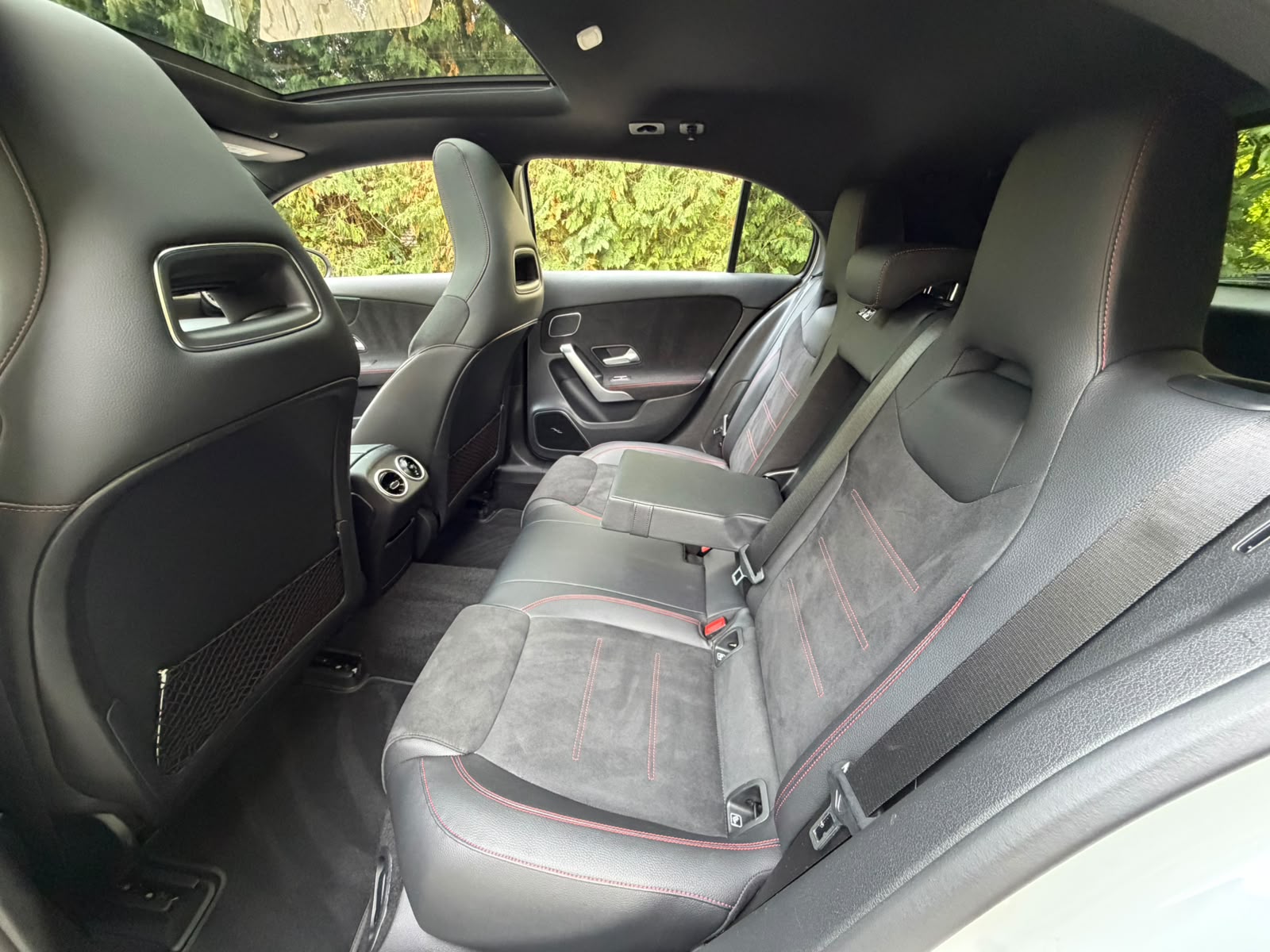 MERCEDES-BENZ A 250e AMG Line 8G-DCT-image-15