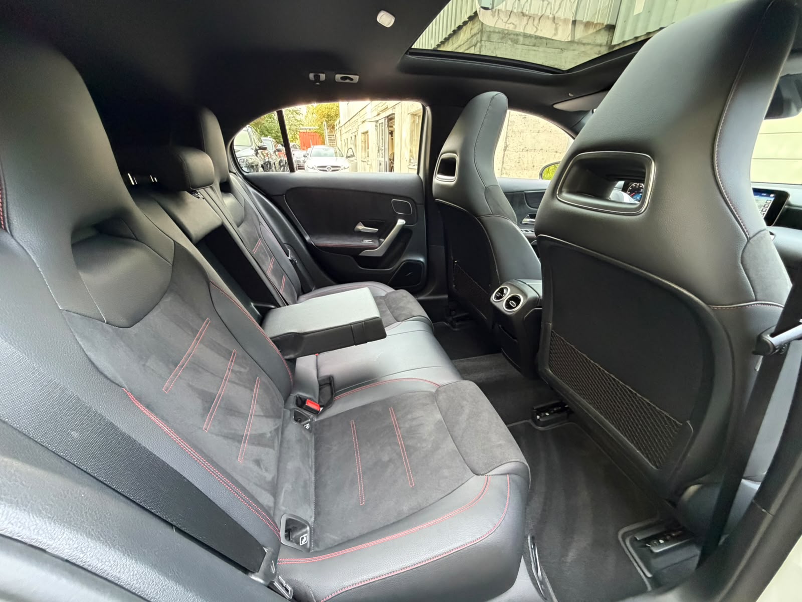 MERCEDES-BENZ A 250e AMG Line 8G-DCT-image-17