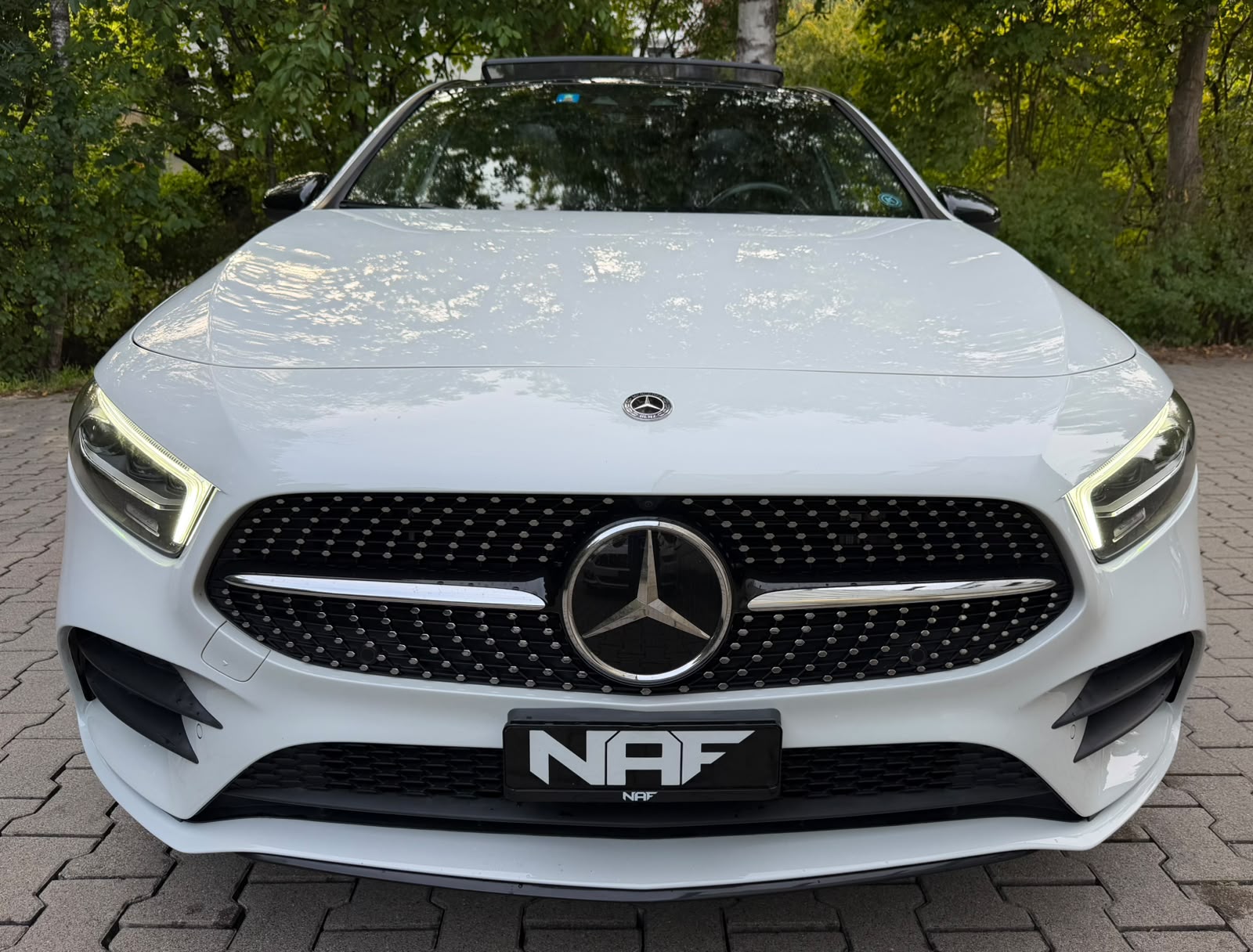 MERCEDES-BENZ A 250e AMG Line 8G-DCT-image-8