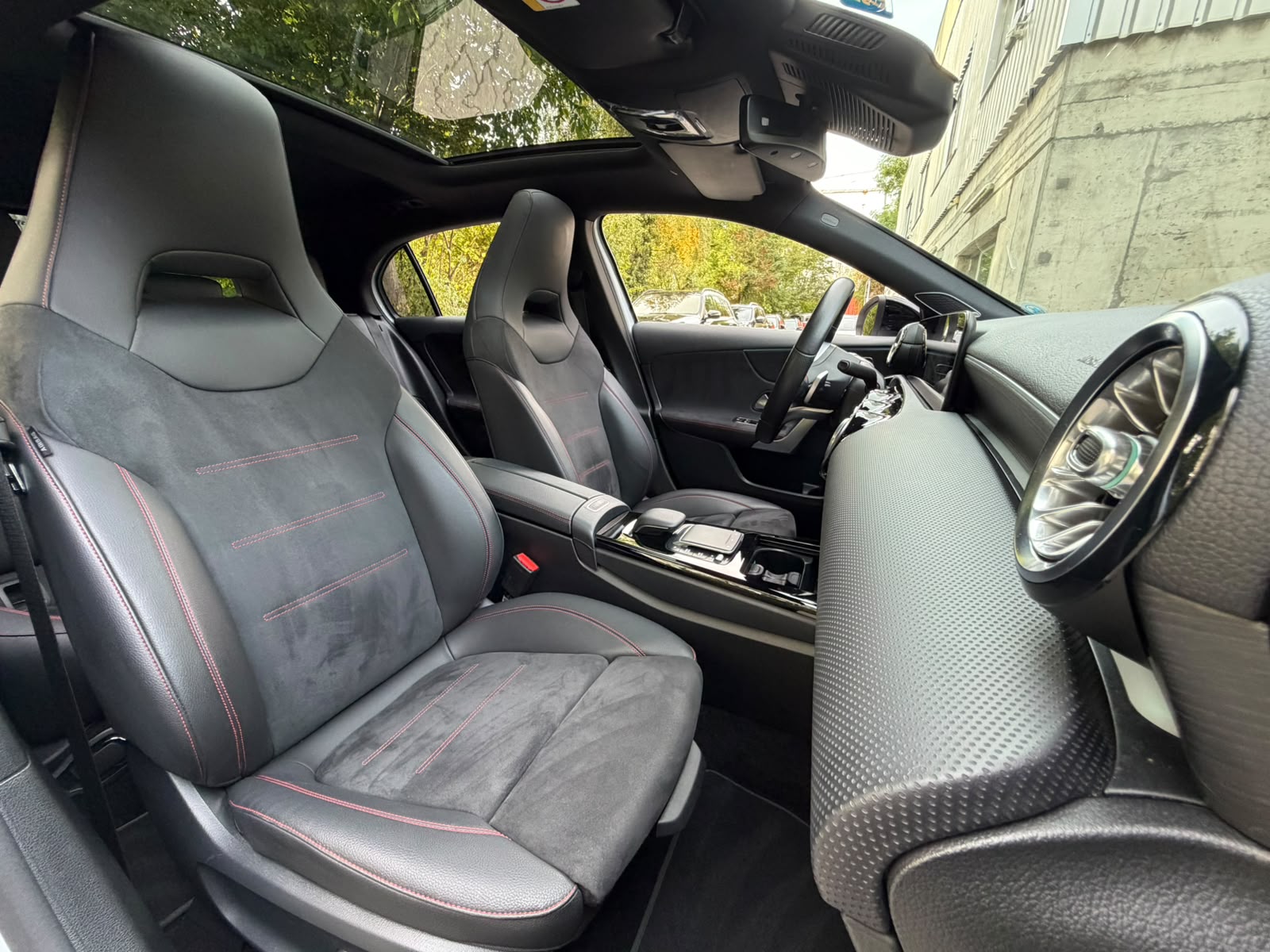 MERCEDES-BENZ A 250e AMG Line 8G-DCT-image-19