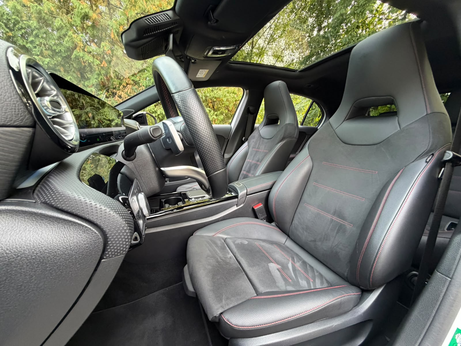 MERCEDES-BENZ A 250e AMG Line 8G-DCT-image-14