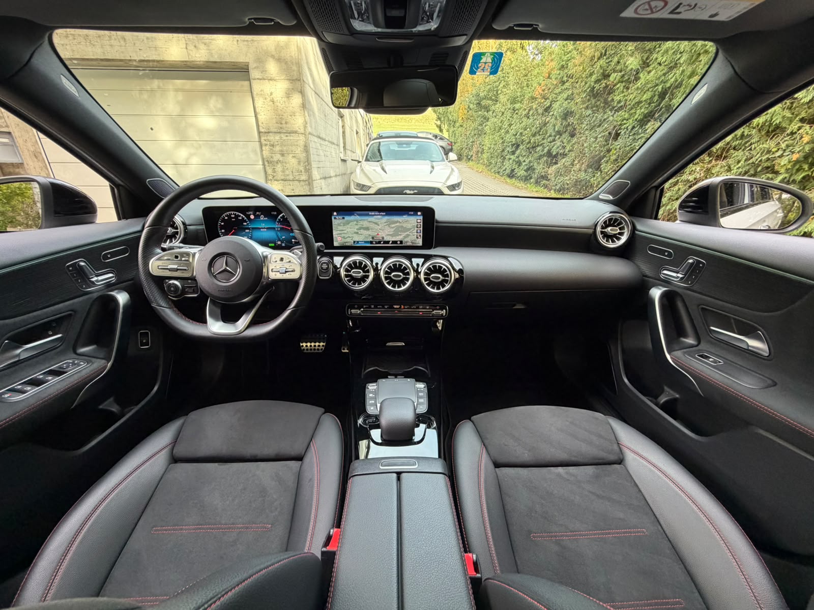 MERCEDES-BENZ A 250e AMG Line 8G-DCT-image-22