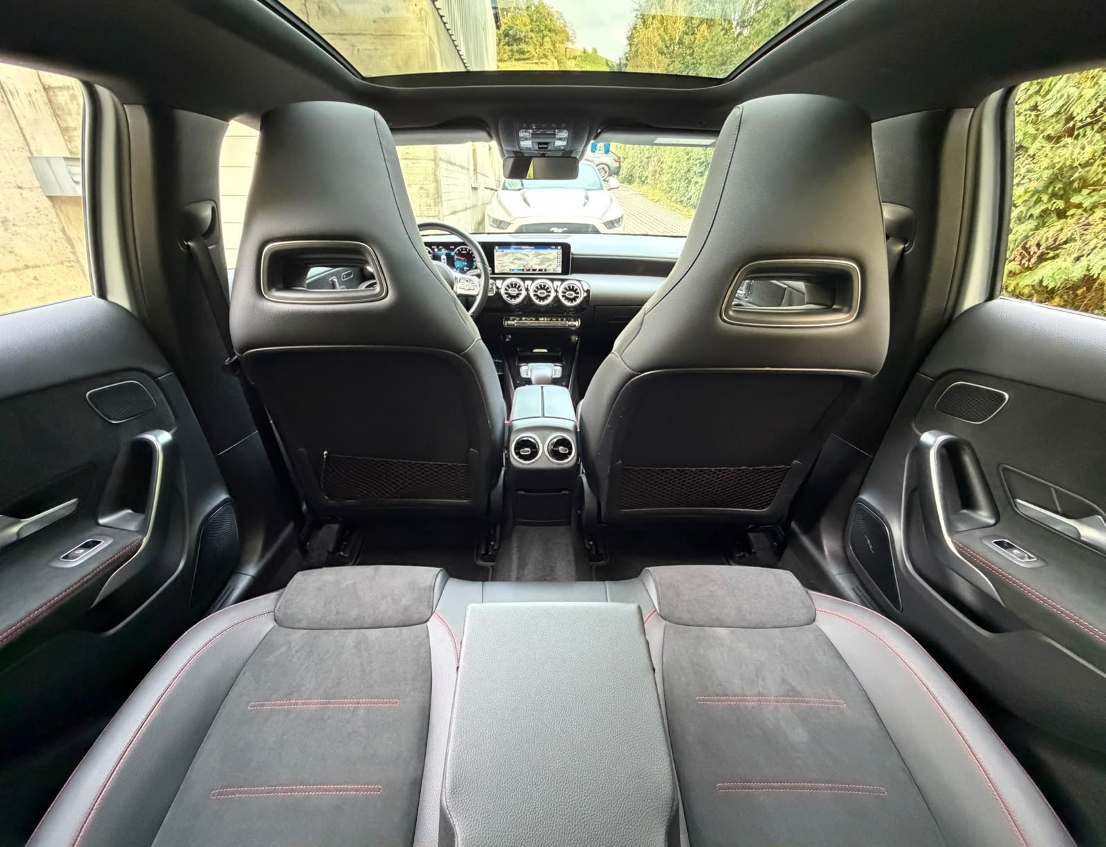 MERCEDES-BENZ A 250e AMG Line 8G-DCT-image-21