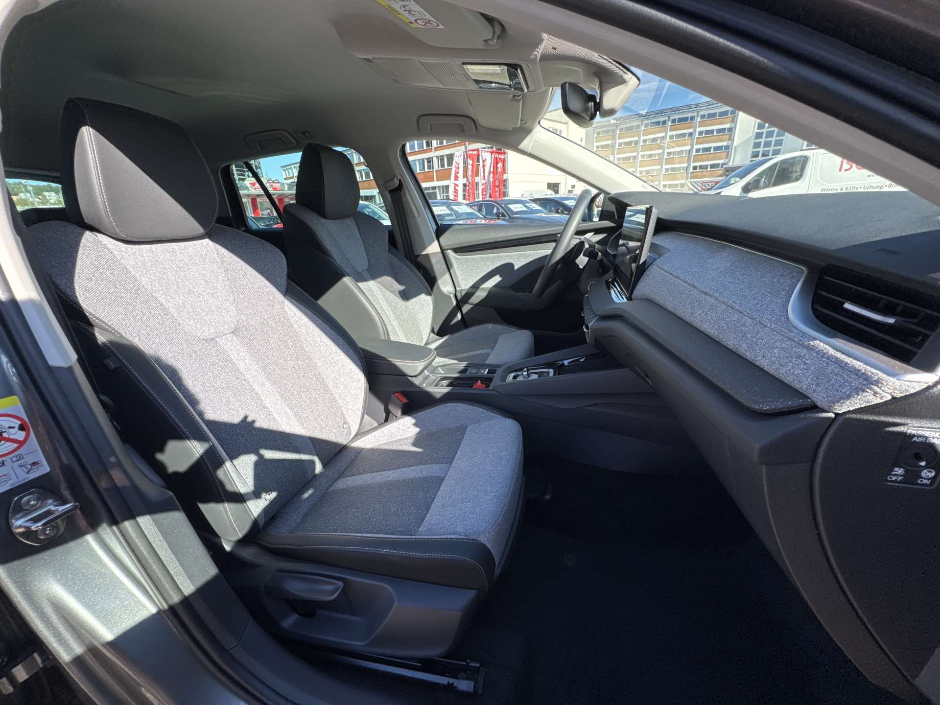 SKODA Octavia Combi 2.0 TDi Selection Tour DSG-Automat-image-12