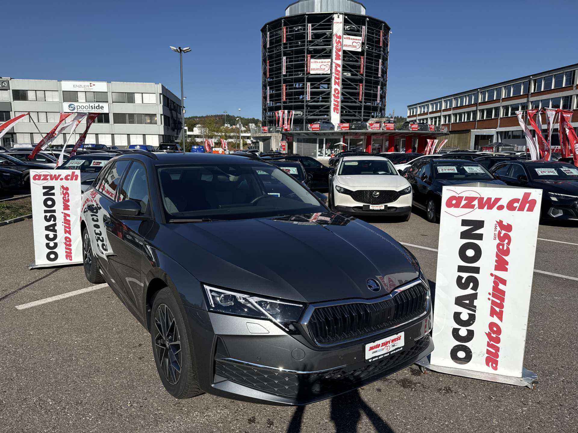 SKODA Octavia Combi 2.0 TDi Selection Tour DSG-Automat-image-0
