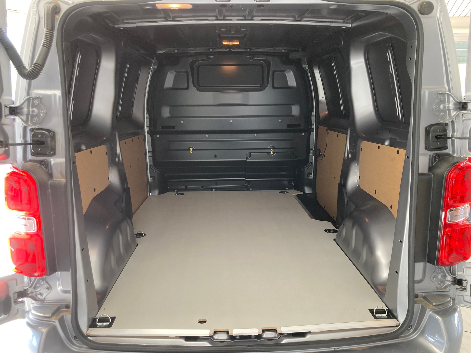 FIAT Scudo 2.0 BlueHDi 177PS VAN L2 Automat-image-9