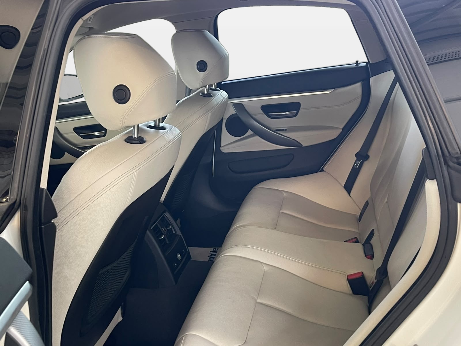 BMW 440i Gran Coupé xDrive Sport Line Steptronic | CH-Auto | Frisch MFK | AHK 1.8t | 5-Sitze | LED-Scheinwerfer-image-9