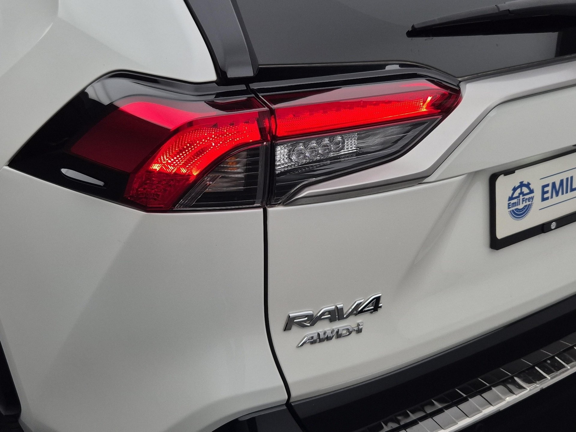 TOYOTA RAV4 2.5 Plug-In-Hybrid Platinum-image-18