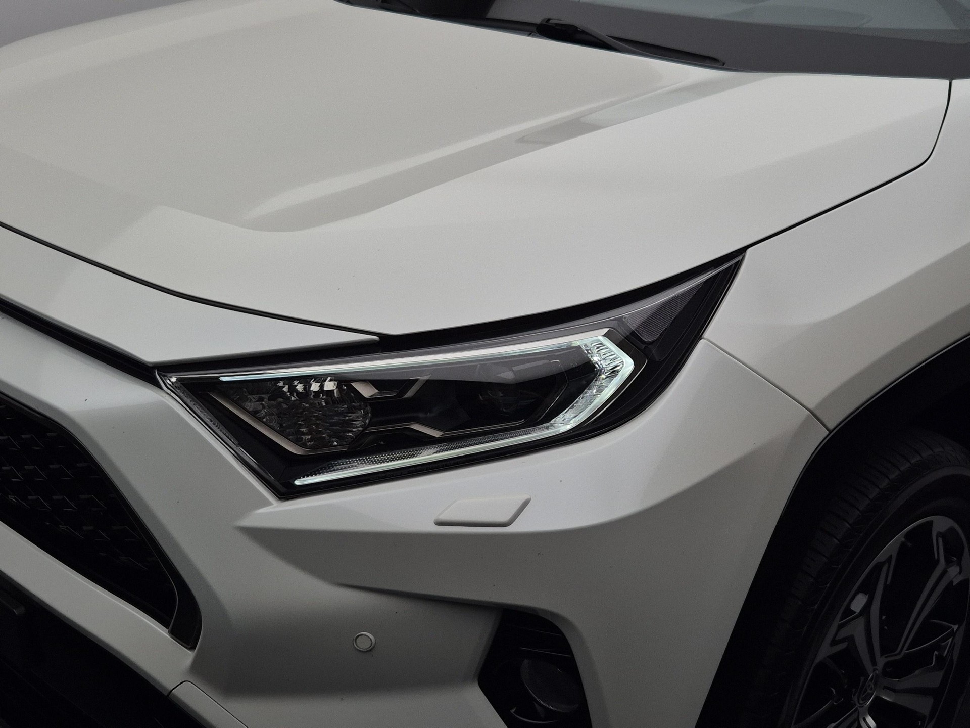 TOYOTA RAV4 2.5 Plug-In-Hybrid Platinum-image-17