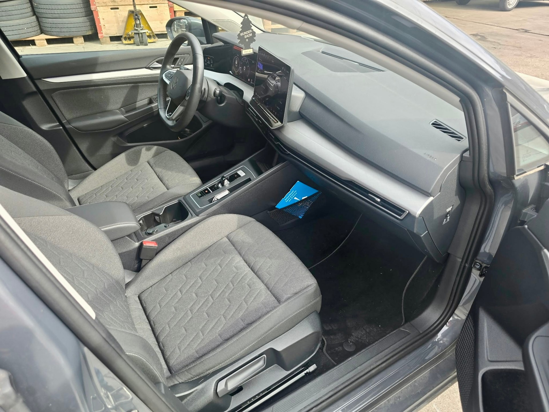 VW Golf 1.5 e TSI mHEV Life DSG-image-10