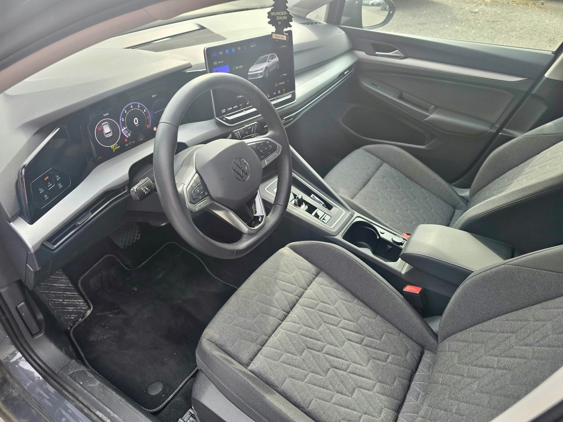 VW Golf 1.5 e TSI mHEV Life DSG-image-9