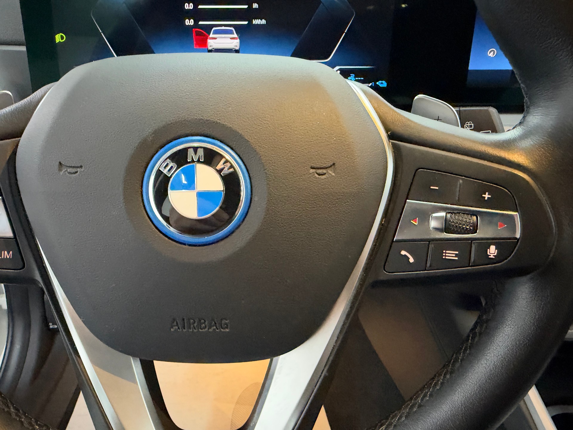 BMW 330e x DriveTouring Steptronic *Facelift*-image-27