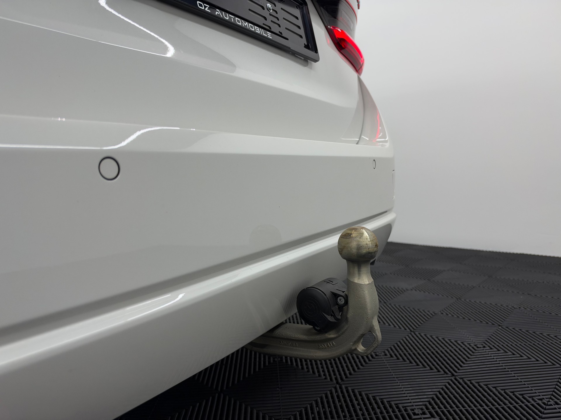 BMW 330e x DriveTouring Steptronic *Facelift*-image-10