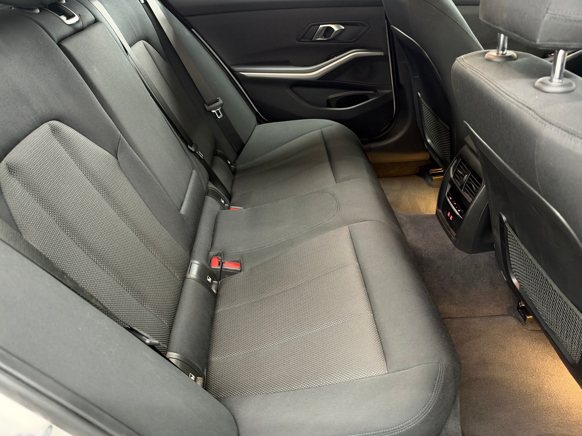 BMW 330e x DriveTouring Steptronic *Facelift*-image-18