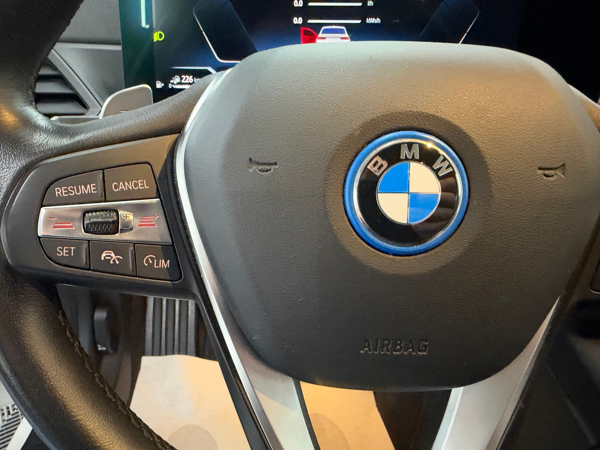 BMW 330e x DriveTouring Steptronic *Facelift*-image-26