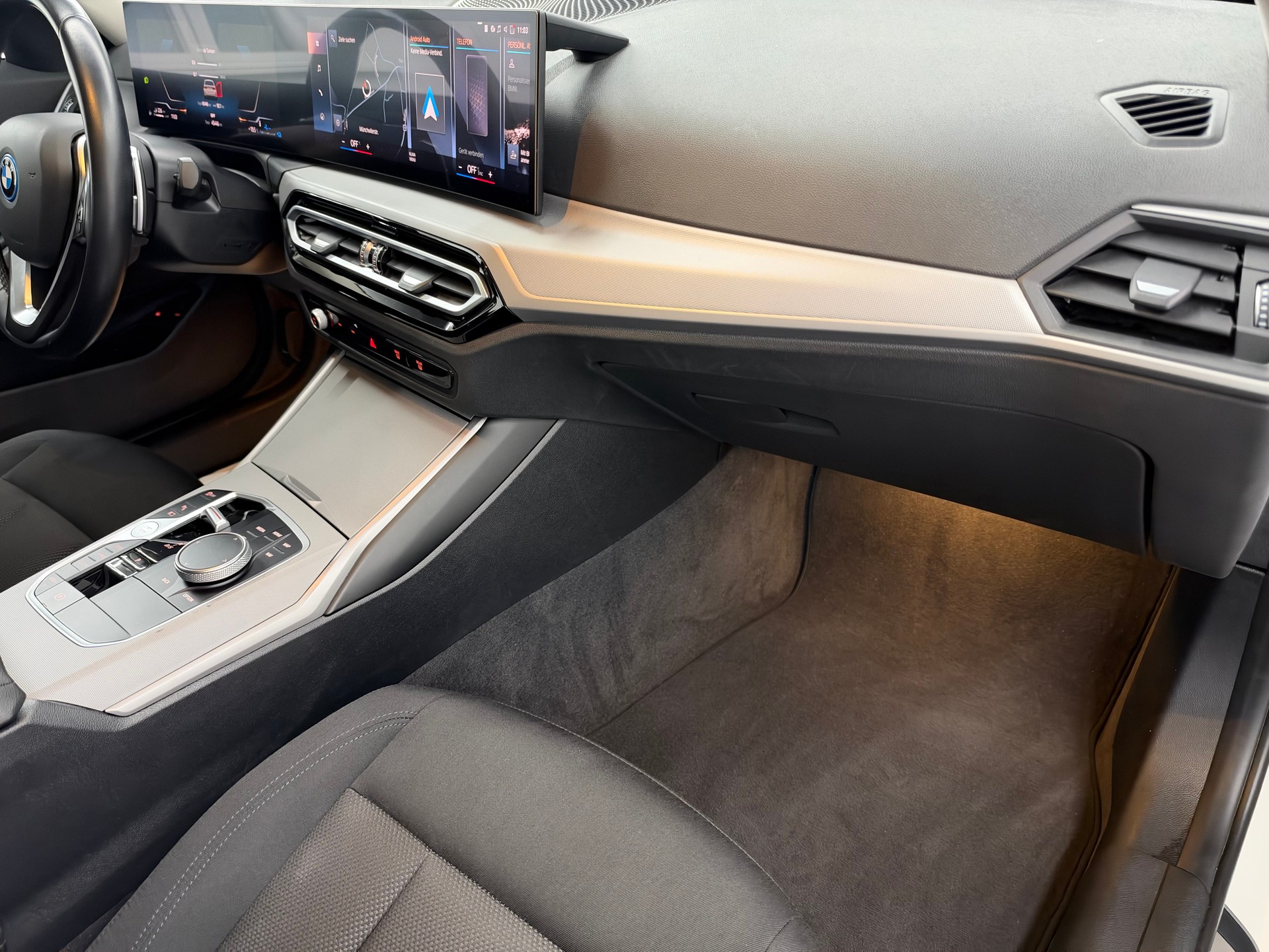 BMW 330e x DriveTouring Steptronic *Facelift*-image-12