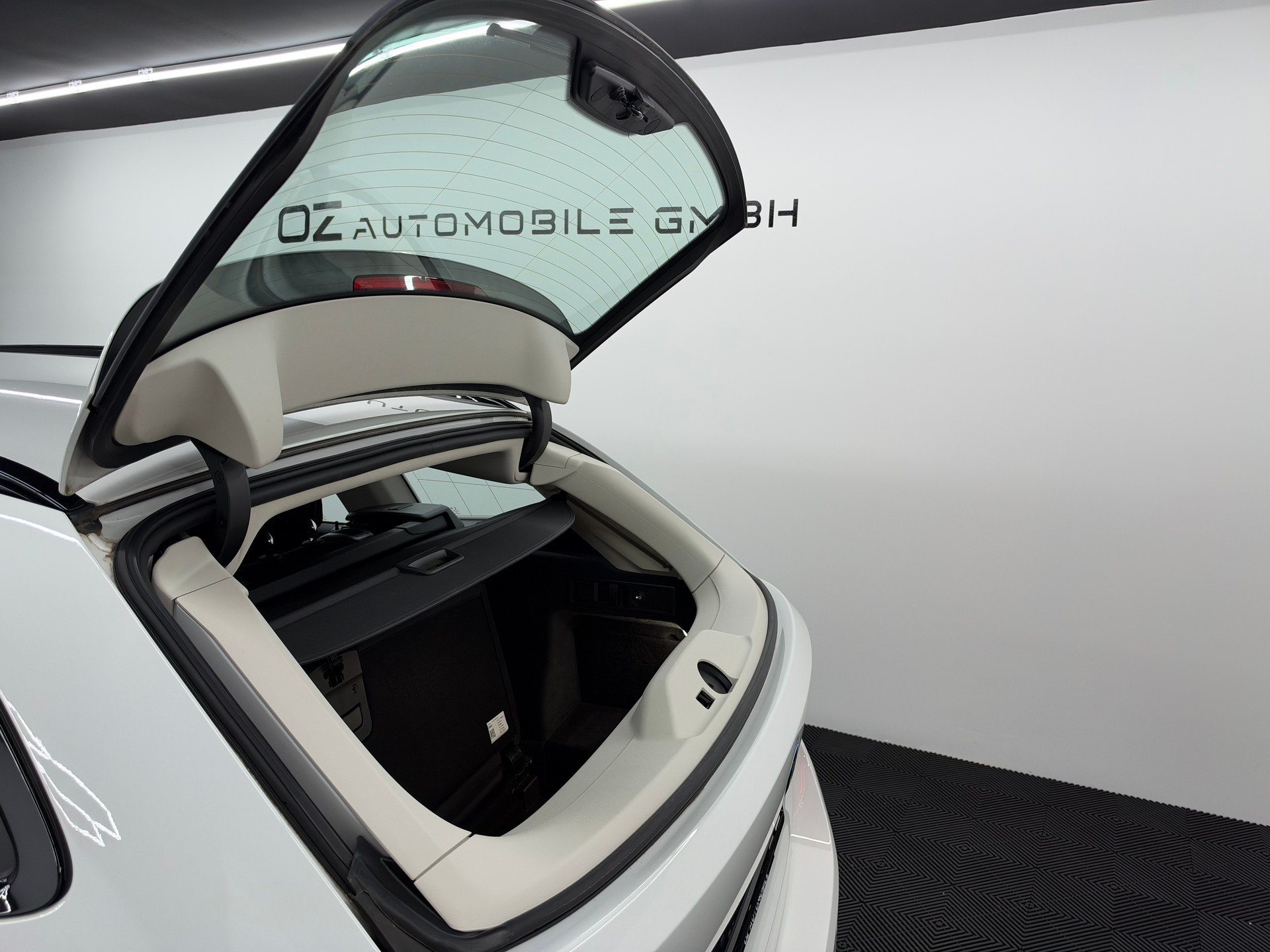 BMW 330e x DriveTouring Steptronic *Facelift*-image-9