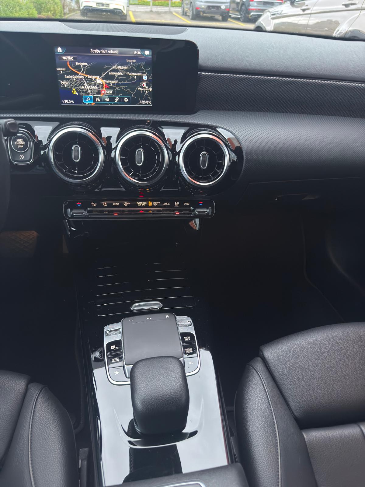 MERCEDES-BENZ A 200 Progressive 7G-DCT-image-6
