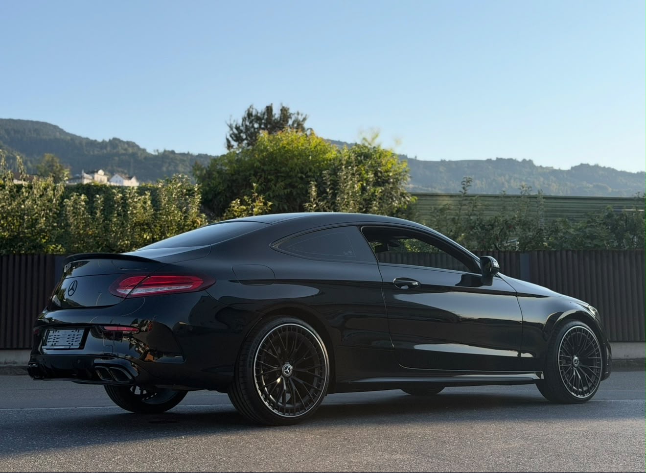 MERCEDES-BENZ C 180 Coupé AMG Line 9G-Tronic (C63 AMG Bodykit) ALL Black Edition-image-2