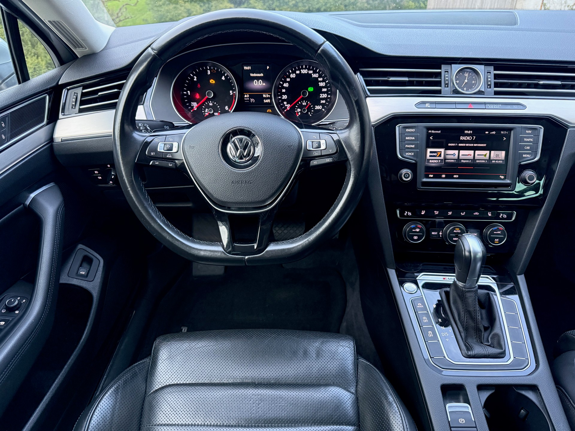 VW 2.0 TDI 240 SCR Highl. DSG 4m-image-2